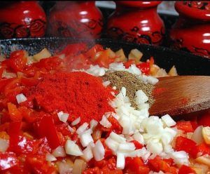 шакшука, додавання спецій