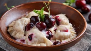 Вареники з вишнями від бабусі