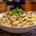 Паста Альфредо: класичний рецепт у вершковому соусі