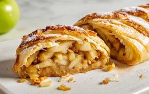 Яблучний штрудель